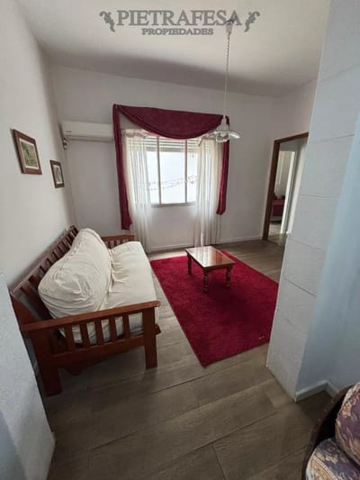 Apto en venta con RENTA 2 dormitorios, patio-Centro