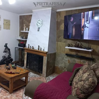 Casa en venta 2 dormitorios, 2 baños, patio-Colón