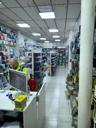 Local amplio en venta con renta zona Centro