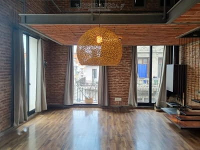Apto en venta 2 dormitorios, 2 baños, cochera-Ciudad Vieja
