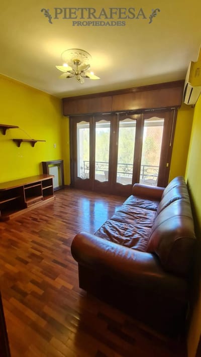 Apartamento en alquiler, 2dormitorios, 1baño, terraza, amueblado. Pocitos.