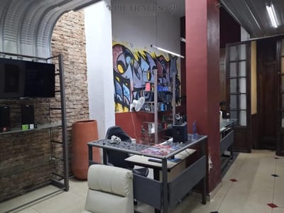 Oficinas en venta mas casa de 2 dormitorios- Tres Cruces