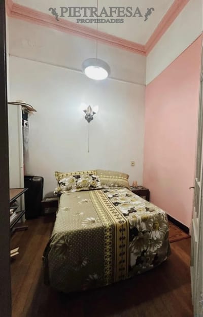 Venta con Renta de Casa PH - 3 dormitorios - 1 baño - Balcón - Terraza - La Comercial