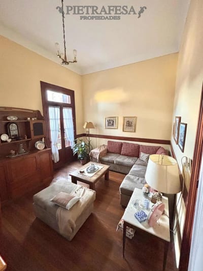 Casa PH en venta en Pocitos, 3 dormitorios, 1 baño, terraza.