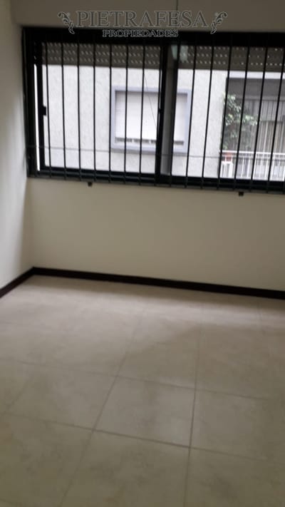 Monoambiente en venta con renta 1 dormitorio - un baño - Barbato - Centro