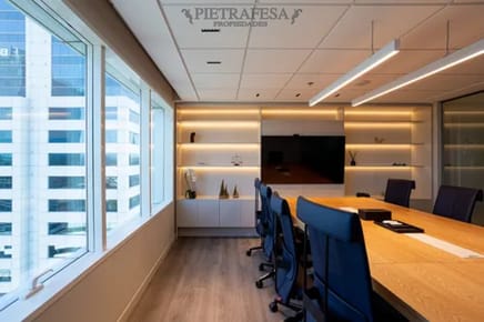 Oficina en alquiler WTC - 5 oficinas privados, 4 baños, sala de reuniones.