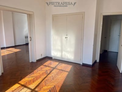 Apartamento de categoría sobre 18 de julio - Cordón 4 dorm. - 3 baños