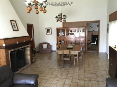 Casa en venta con renta 4 dormitorios 2 baños con garaje y patio- Av. San Martín - Cerrito