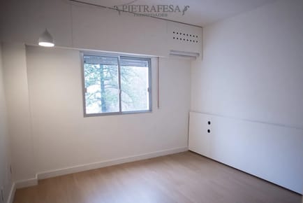 Oficina en Venta, 1 privado, 1 baño. Punta Carretas.