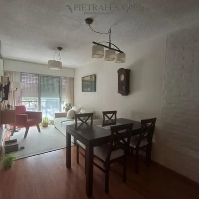 Apartamento en venta, 3 dormitorios, 1 baño. Cordón.