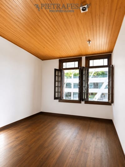 Apartamento en venta, 3 dormitorios, 2 baños. Centro.