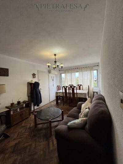 Apartamento en venta, 2 dormitorios, 1 baño, terraza lavadero, cochera. Carrasco.