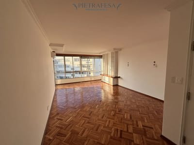 Apartamento en alquiler, 3 dormitorios, 2 años, terraza, garaje. Parque Rodó.