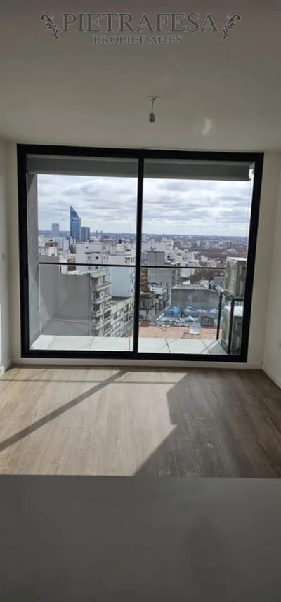 Apartamento en alquiler, 1 dormitorio, 1 baño, balcón. Cordon.