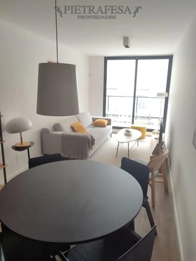Apartamento en alquiler, 1 dormitorio, 1 baño, balcón, garaje. Centro.