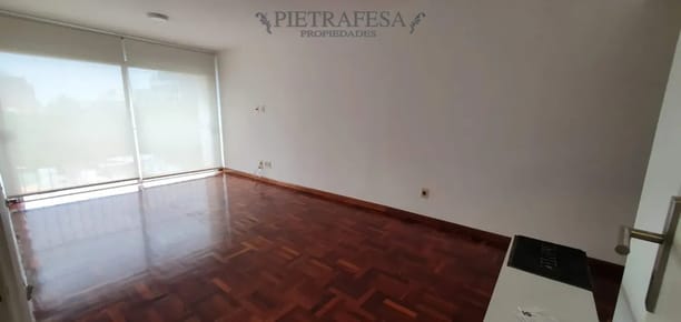 Apartamento en alquiler, 2 dormitorios, 1 baño, terraza lavadero. Parque Batlle.