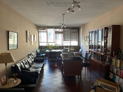 Oficina en alquiler, 2 privados, 2 baños. Centro.