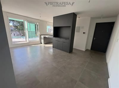 Apartamento en alquiler, 2 dormitorios, 2 baños, terraza, garaje. Punta Carretas.