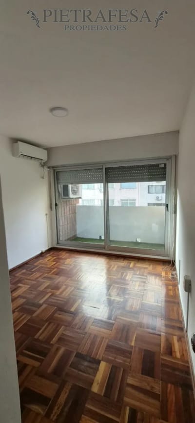 Apartamento en alquiler, 2 dormitorios, 1 baño, terraza. Cordón.