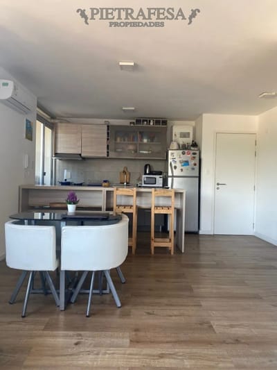 Apartamento en Venta con Renta, 2 dormitorios, 1 baño, terraza, Defensa, Cordón.