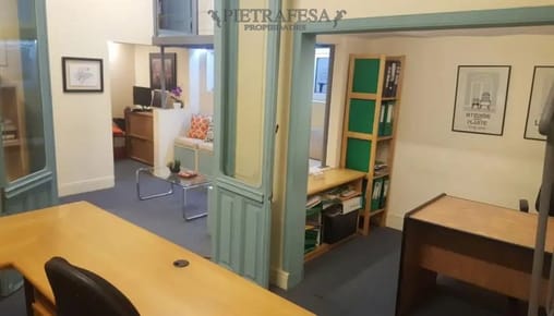 Oficina en Venta - Av. Uruguay - Centro