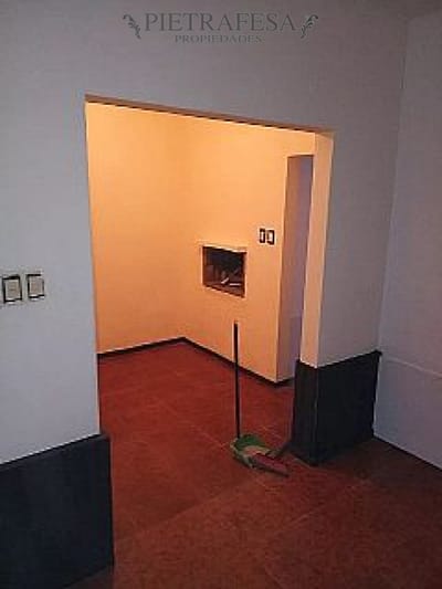 Apartamento en venta con RENTA 2 dormitorios , 1 baño, patio - Cno. Corrales - Villa Española