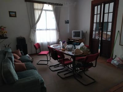 Casa en venta 5 dormitorios, 3 baños, fondo y cochera- Larravide- Unión