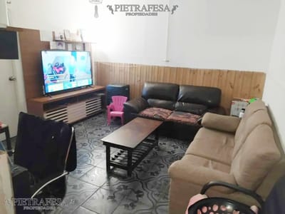 Venta de 2 aptos con renta, 2 dormitorios, 1 baño y patio- Juan Francisco Martínez -Villa Española