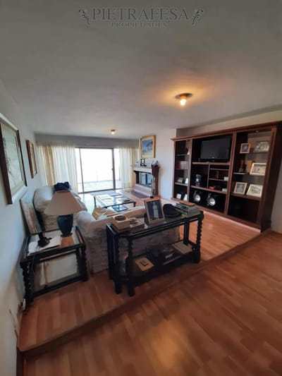 Apartamento en venta, nuda propiedad, 2 dormitorios, 3 baños y garaje-Juan De León -Buceo
