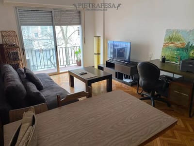 Apartamento en venta 1 dormitorio, 1 baño y balcón-Calle Soriano -Centro
