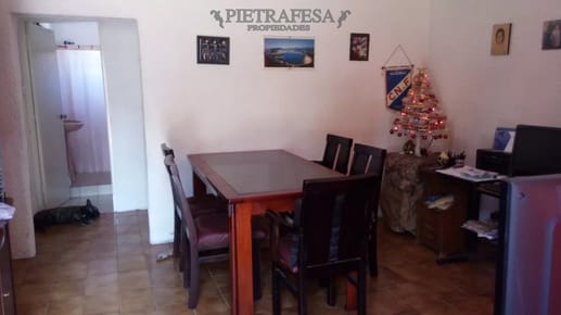 Casa en venta 3 dormitorios, 1 baño, cochera, frente y fondo- José Mármol - La Teja