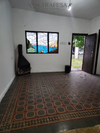 Casa mas apto en venta, 3 dormitorios, 2 baños, fondo y cochera-  José Piendibene -Jardines del Hipódromo