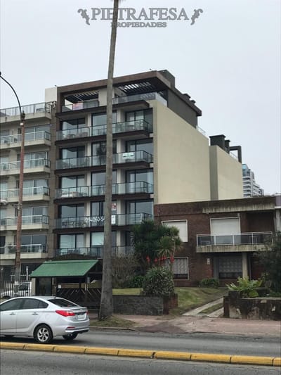 Terreno con casa en venta, Rambla República de chile, Buceo.