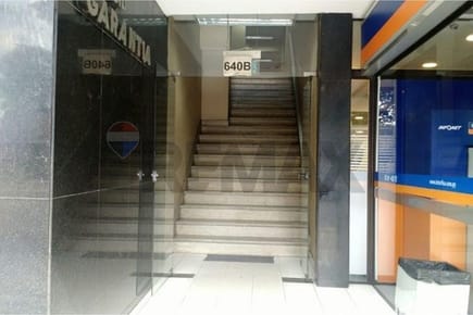 VENDO OFICINA EN EL CENTRO DE ASUNCION