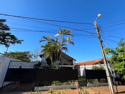 San Lorenzo Amplia casa en venta ????