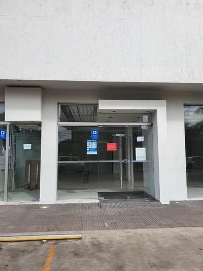 ALQUILO SALÓN COMERCIAL EN ESQUINA AV. FERNANDO ASUNCIÓN 