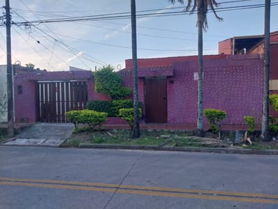 CASA EN VENTA - BARRIO ESTACION ARGENTINA