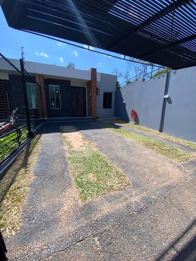 VENDO CASA EN LUQUE - ZONA AEROPUERTO