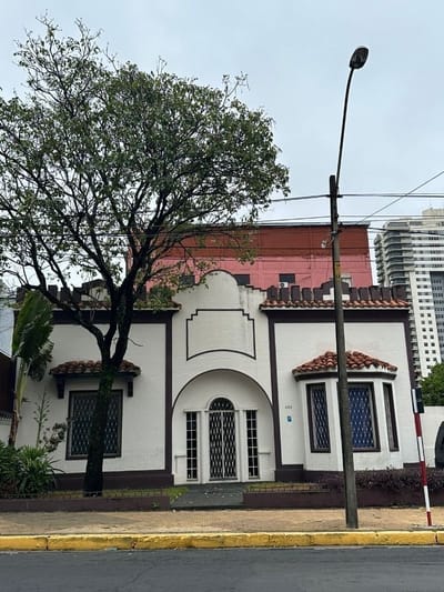 Vendo casa colonial próximo la microcentro Asunción 