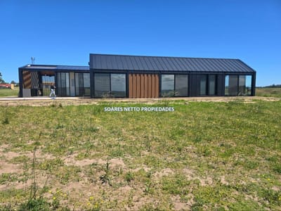 Casa 3 dormitorios con piscina climatizada en barrio privado Laguna de los Cisnes – La Capuera