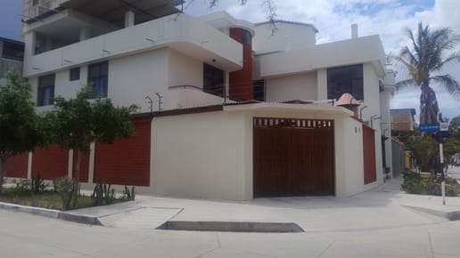 AMPLIA CASA EN VENTA – URB. MIRAFLORES - CASTILLA - PIURA