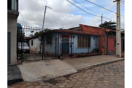 Terreno con Casa a DEMOLER en Bo San Cayetano Asunción