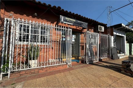 VENDO CASA A 50MTS DE AVIADORES DEL CHACO