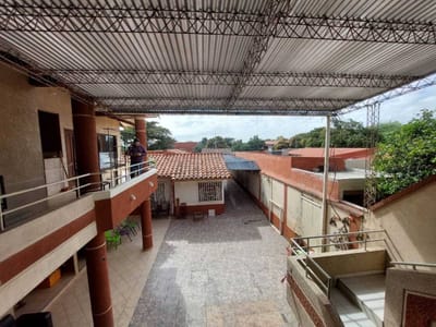 Amplia Casa en Venta  Ubicada 3 Cuadras del Mercado Nuevo Plan 3000