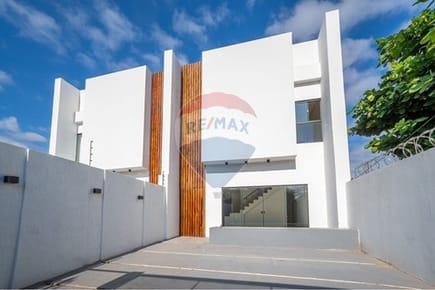 Vendo Duplex en Loma Merlo Luque recibo vehículo cómo parte de pago 
