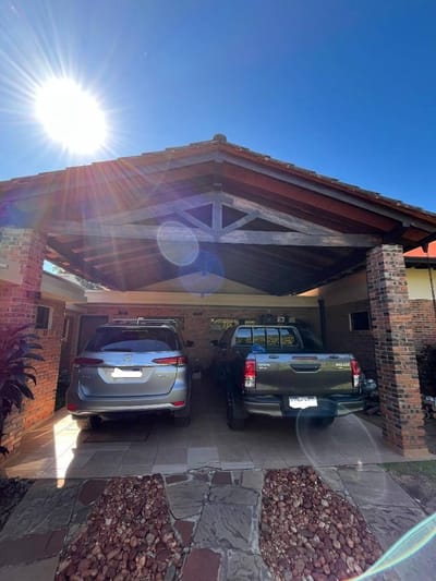 Casa en venta – Asunción, barrio Ycuá Satí