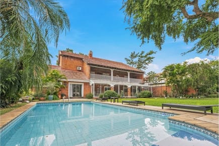 Vendo amplia casa zona colegio ASA