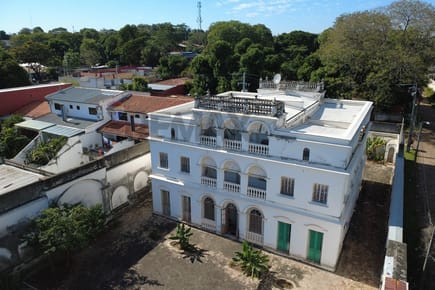 VENDO PROPIEEDAD COLONIAL EN EL CORAZON DE LAMBARE
