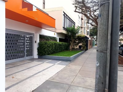 alquilo casa a espaldas del ovalo Gutierrez en Miraflores