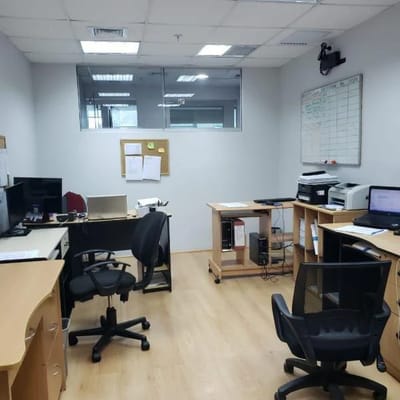 MODERNA OFICINA POR EL WONG DE AV BENAVIDES MIRAFLORES